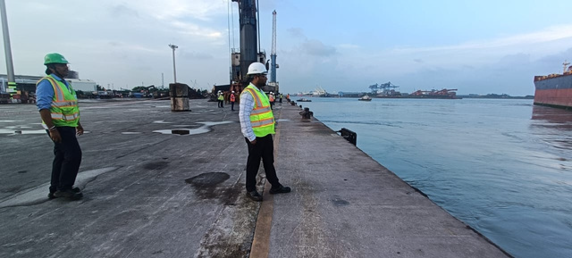 Dockside berth with personnel in safety gear under AI surveillance